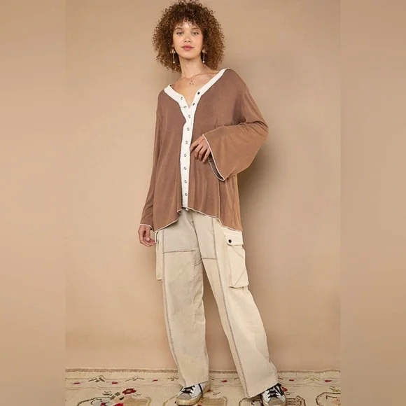 POL Chocolate Mocha Snap Button Flowy Sleeve Boho Top - Picture 5 of 5
